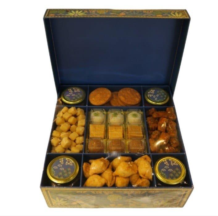 2.5 KG 4 Bowls Jumbo Box Sweets Savoury Bhaji Roasted Cashew Roasted Almonds Trail Mixture
