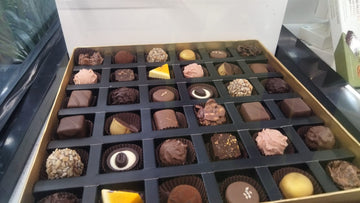 Premium Artisanal Chocolates Box 900 GM