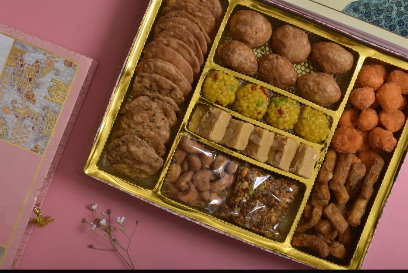 7 Section Top Bottom Box - Jodhpuri Laddoo Almond Patisa Savoury 1.5 KG